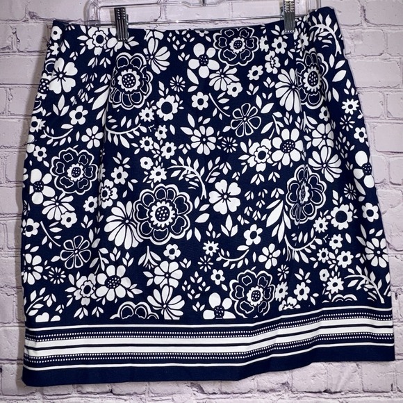 Talbots Floral Print Womens SZ 12P Pencil Skirt Blue White Mid Rise Zip Side - Picture 2 of 5